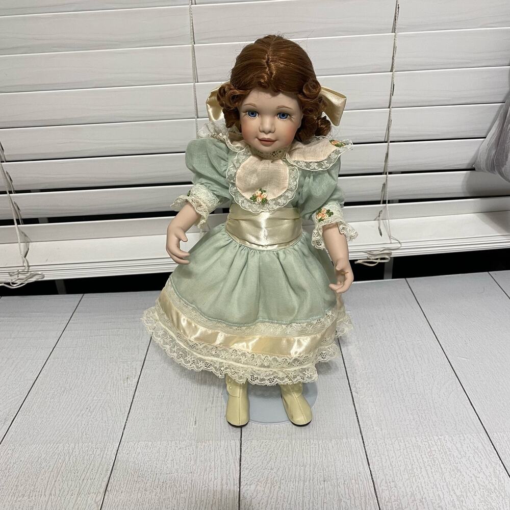 Ashton-Drake Dorothea Victorian Vanity Porcelain Doll COA
